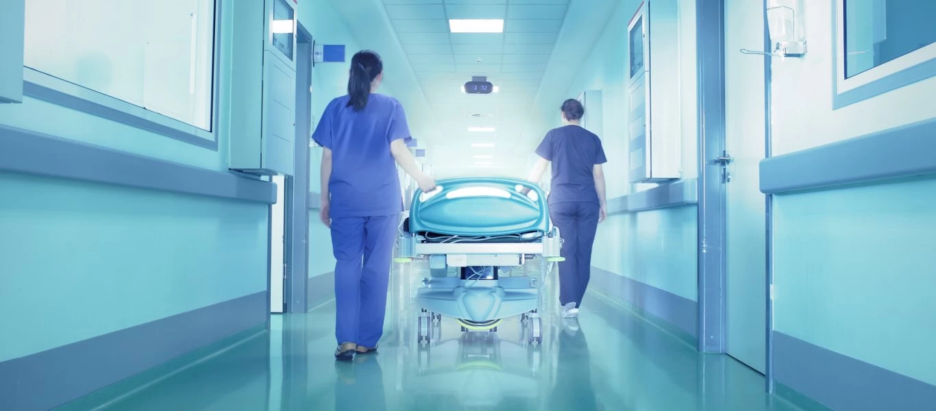 Κρήτη: Τρόμος για γιατρούς σε νοσοκομείο - Ασθενής άρχισε να τους κυνηγάει με μαχαίρι (βίντεο)